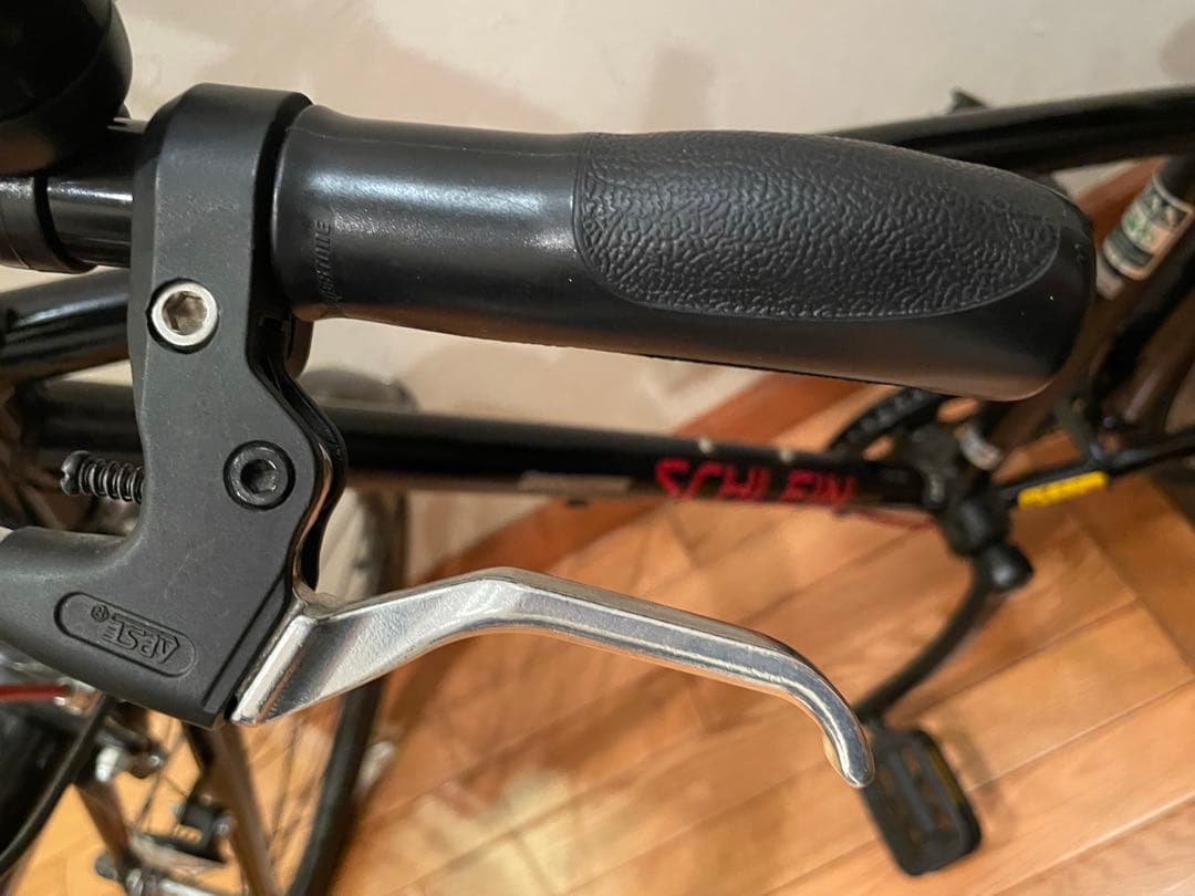 ブリヂストン　シュライン　黒