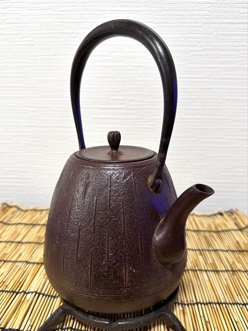 ほぼ未使用品　南部鉄瓶作家 及川 恒作 １５型雨地文 南部鉄瓶 南部鉄器　鉄瓶