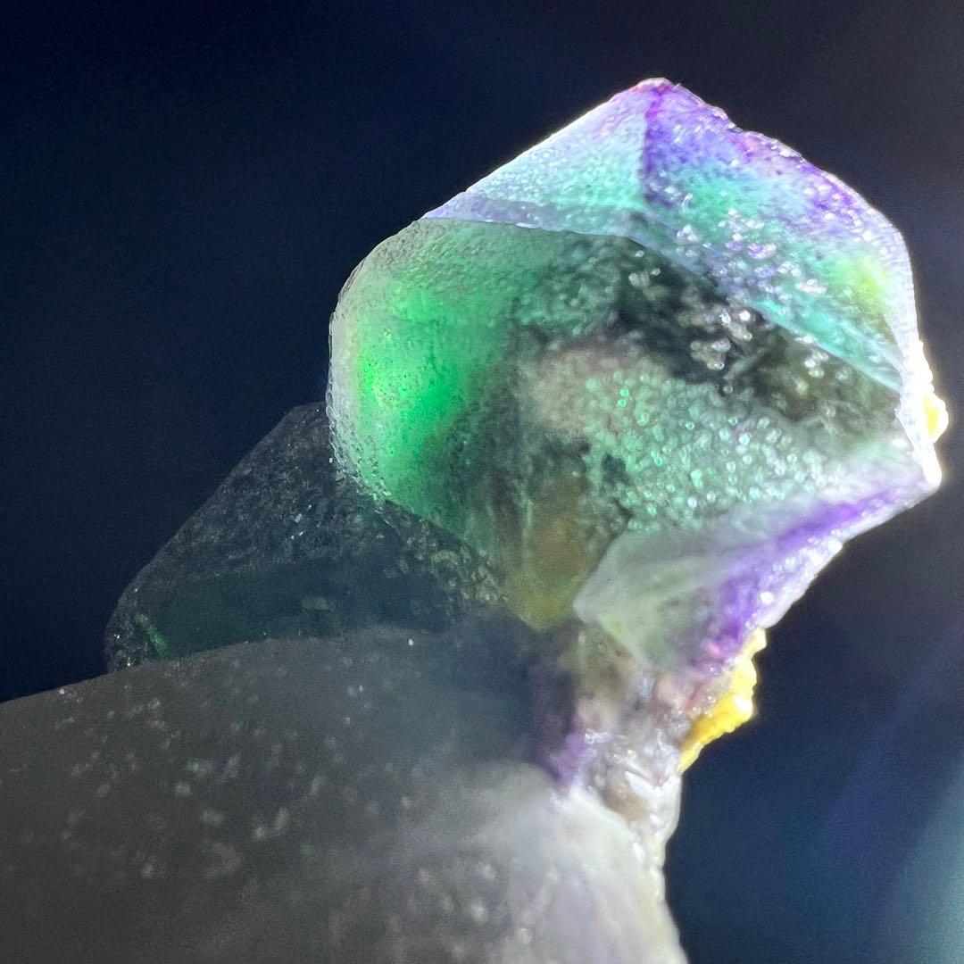 ナミビア　エロンゴ産　クォーツ共生フローライト　キャビネットサイズ