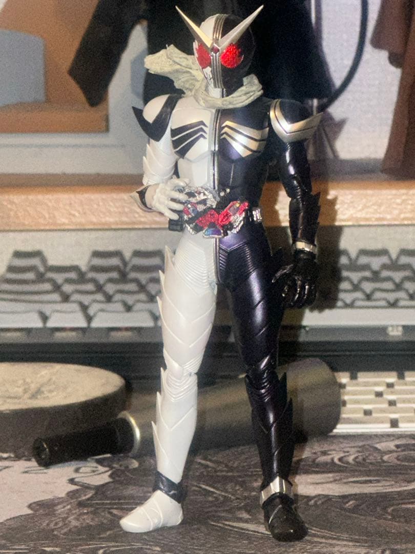 shf 真骨彫　 仮面ライダー 目が発光可能　カスタム品