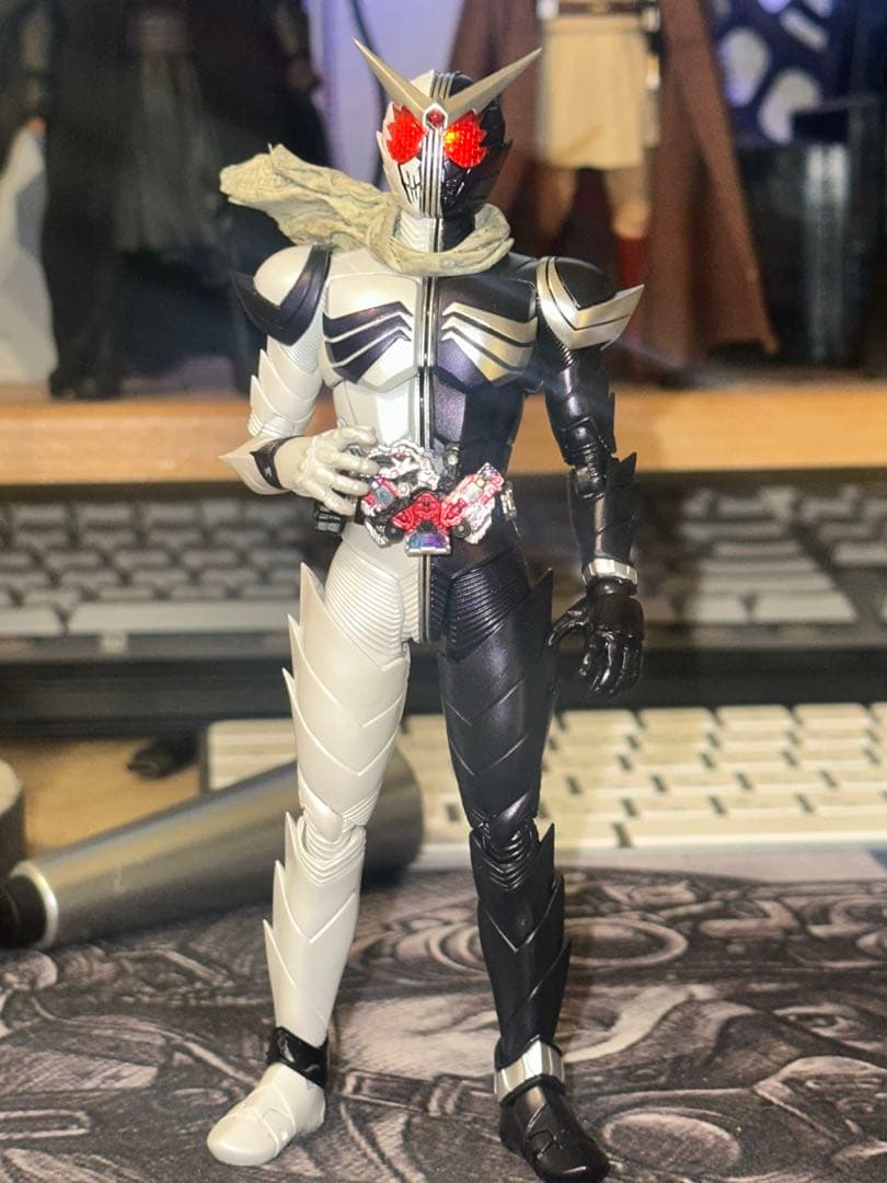 shf 真骨彫　 仮面ライダー 目が発光可能　カスタム品