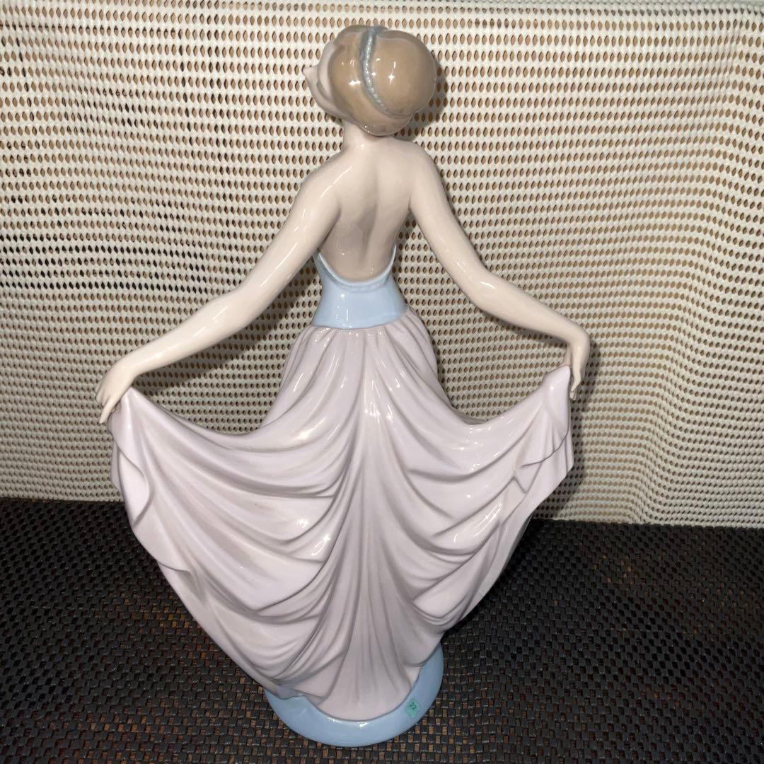 リヤドロ　LLADRO 踊る少女