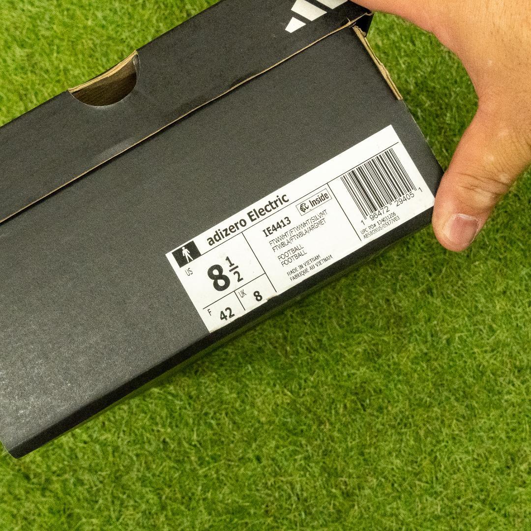 adidas ホワイト スパイクシューズ