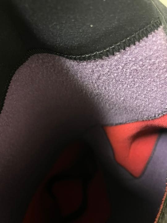 ウェットスーツ　ブランド　CYBER