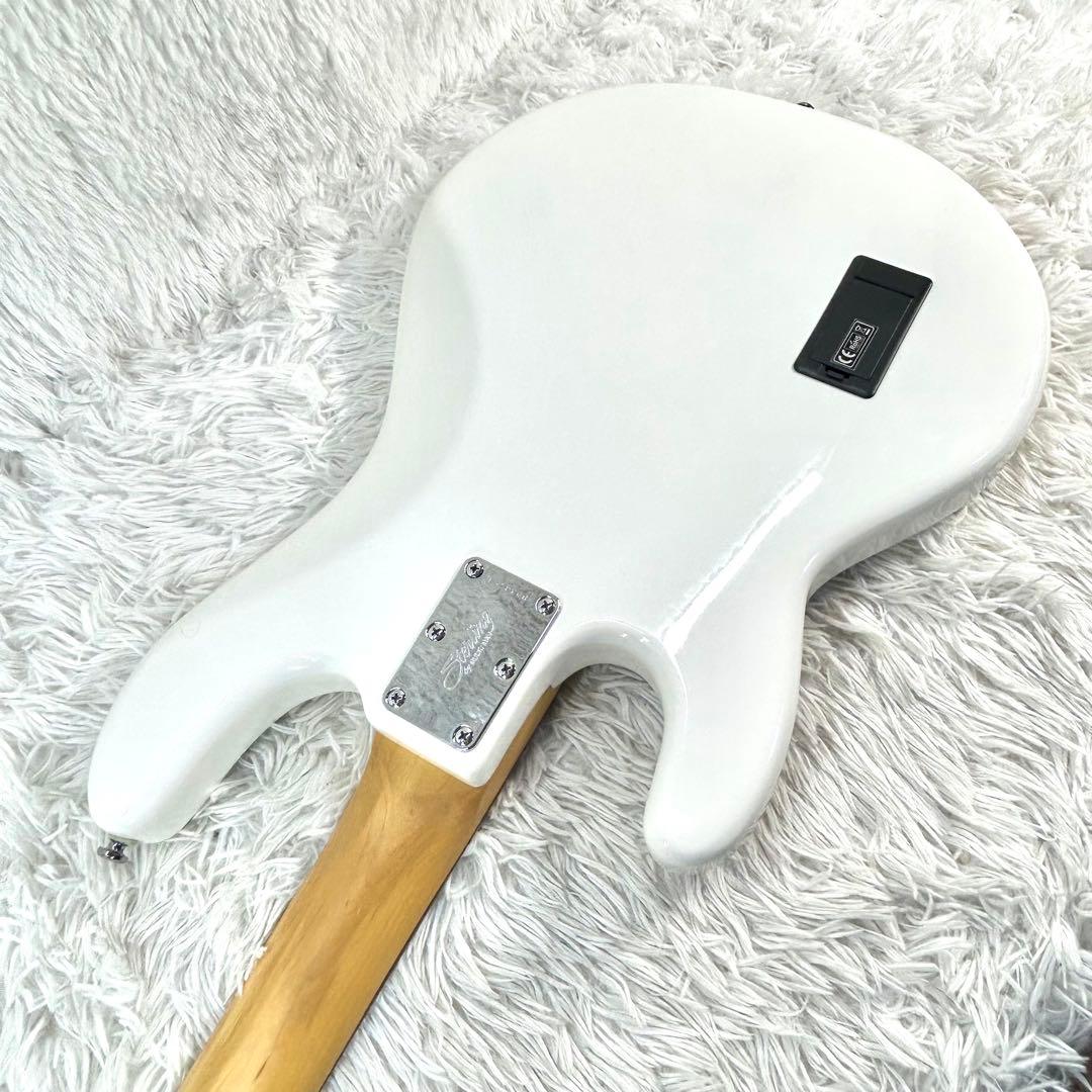 Sterling by MusicMan Ray4 スティングレイベース