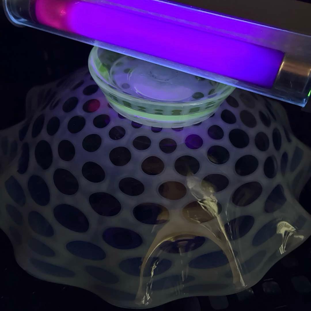 骨董　時代ガラス　フリル　水玉紋　乳白色　オパールセント 氷皿　プレート１客