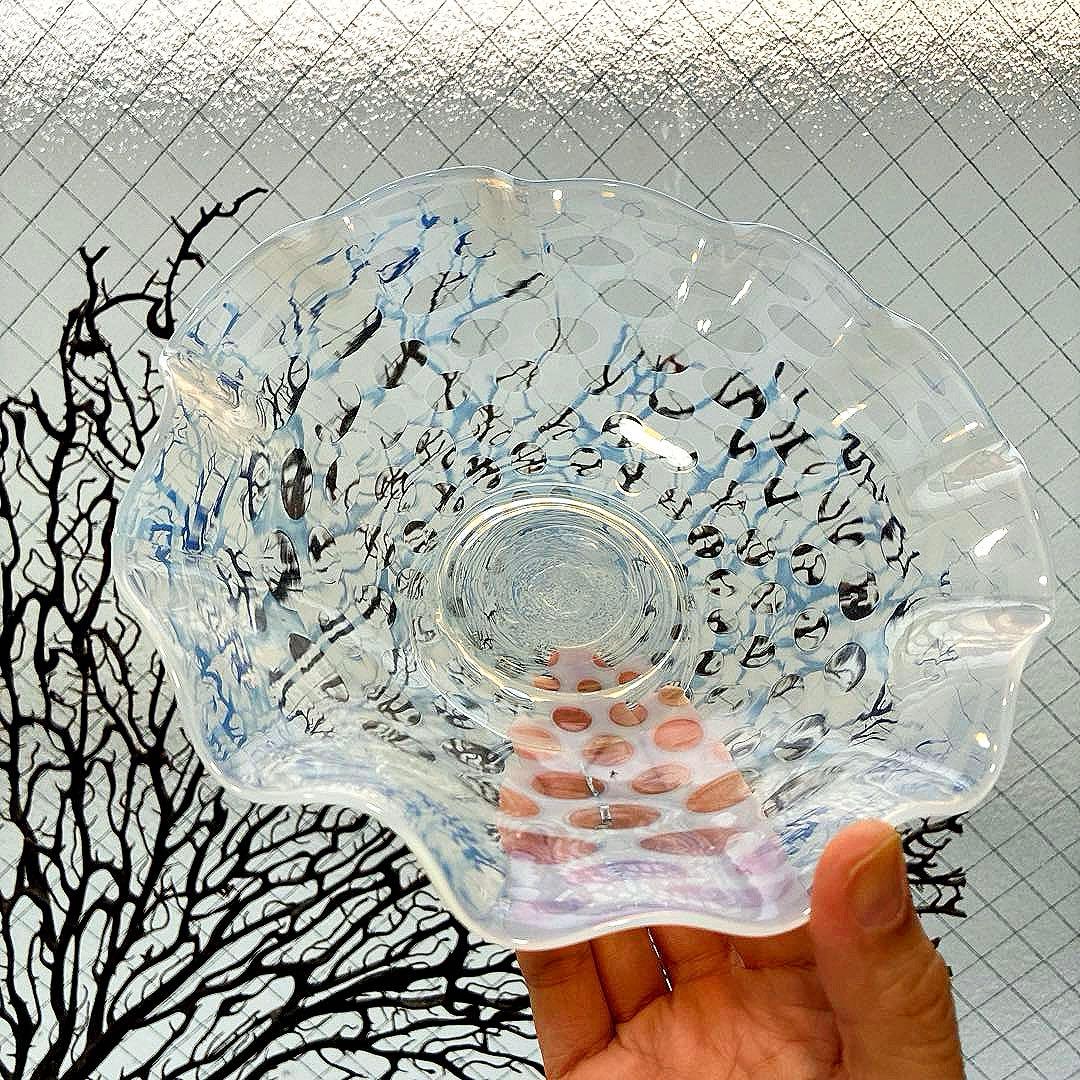 骨董　時代ガラス　フリル　水玉紋　乳白色　オパールセント 氷皿　プレート１客