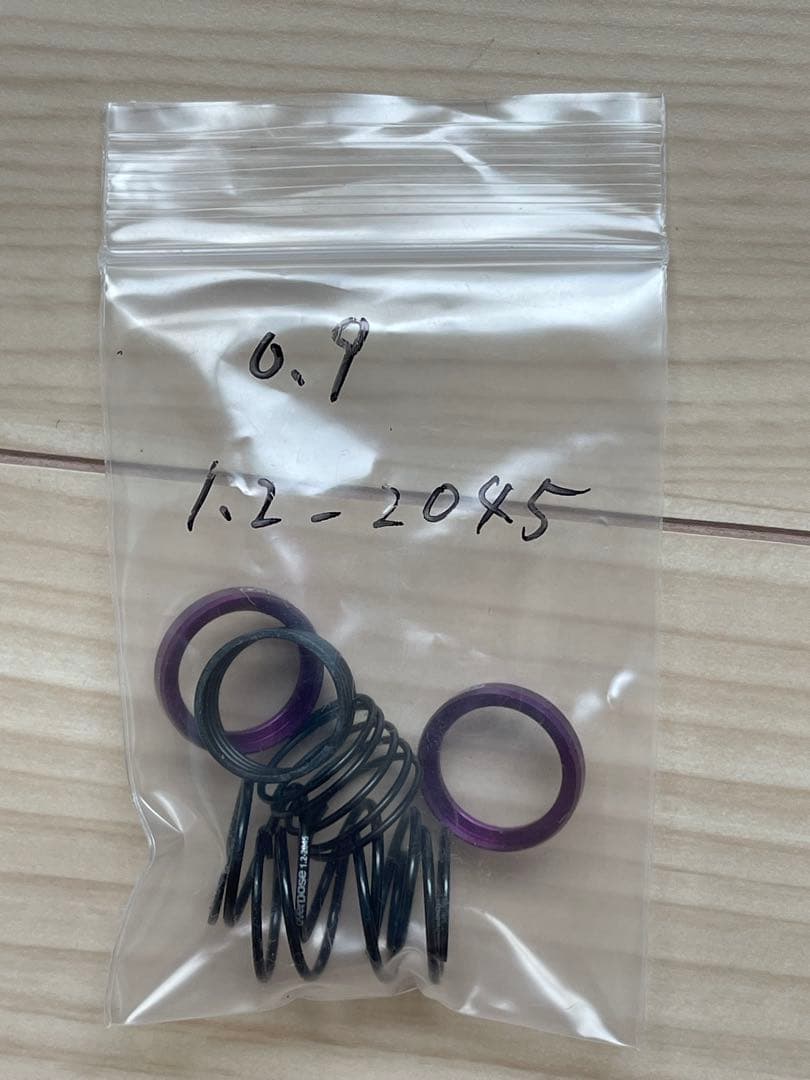 ハイパフォーマンスツインスプリングヘルパースプリング付きパープル