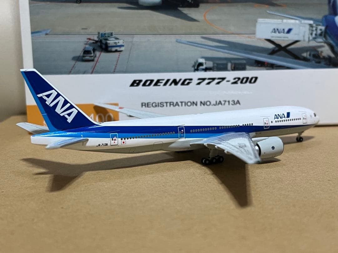 全日空商事 NH40022 1/400 777-200 JA713A