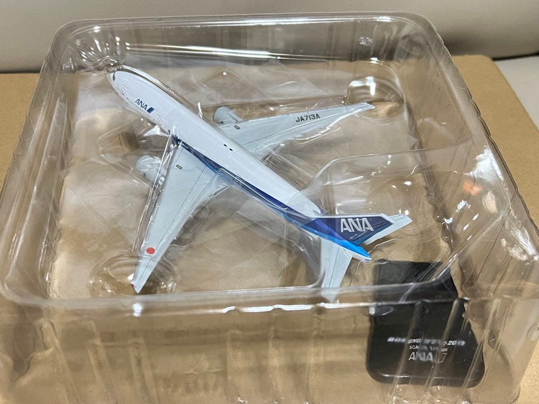 全日空商事 NH40022 1/400 777-200 JA713A