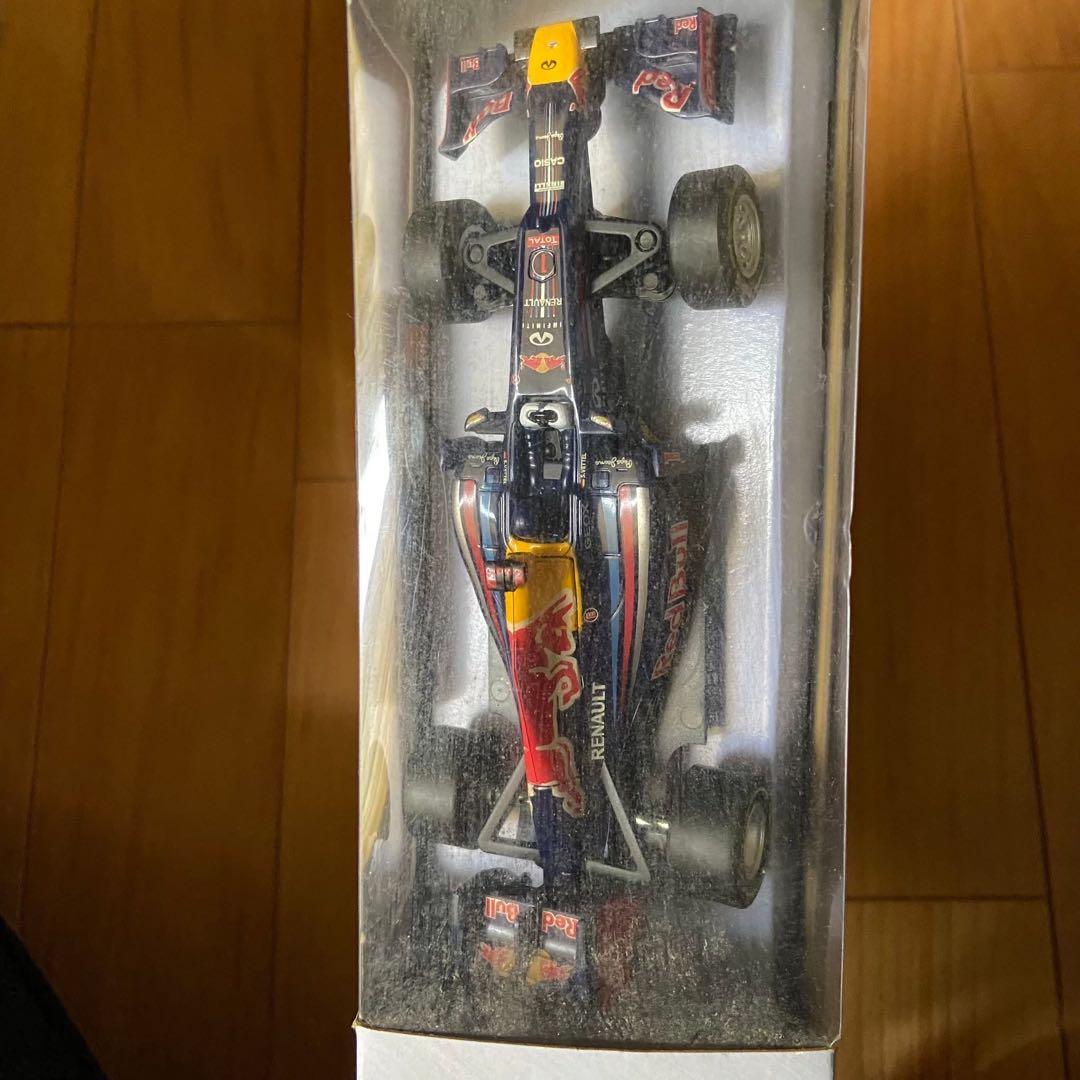 Burago RB8 レッドブル