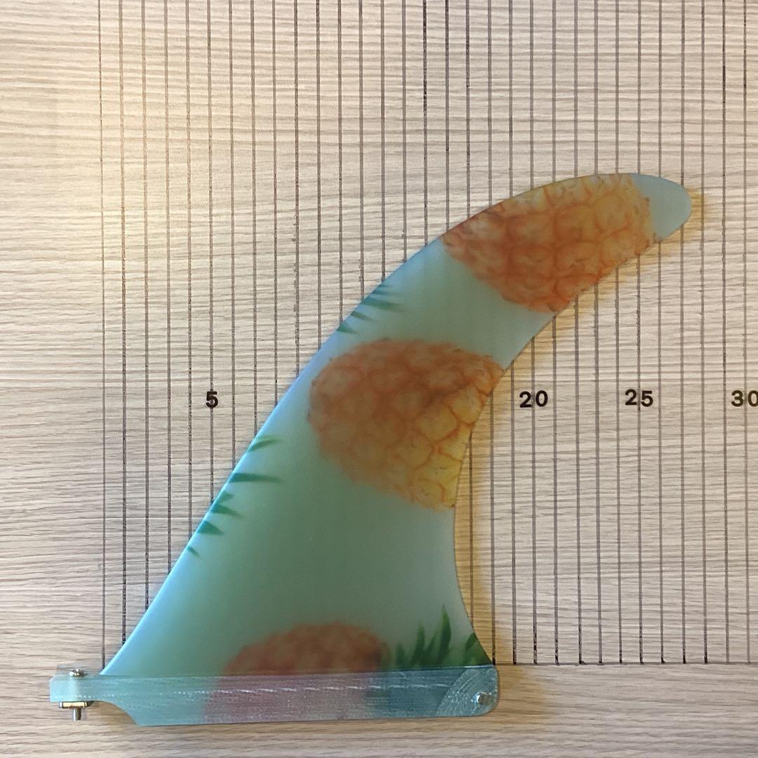 新品未使用シングルフィン9インチ　パイナップル柄、 スクリュー付き