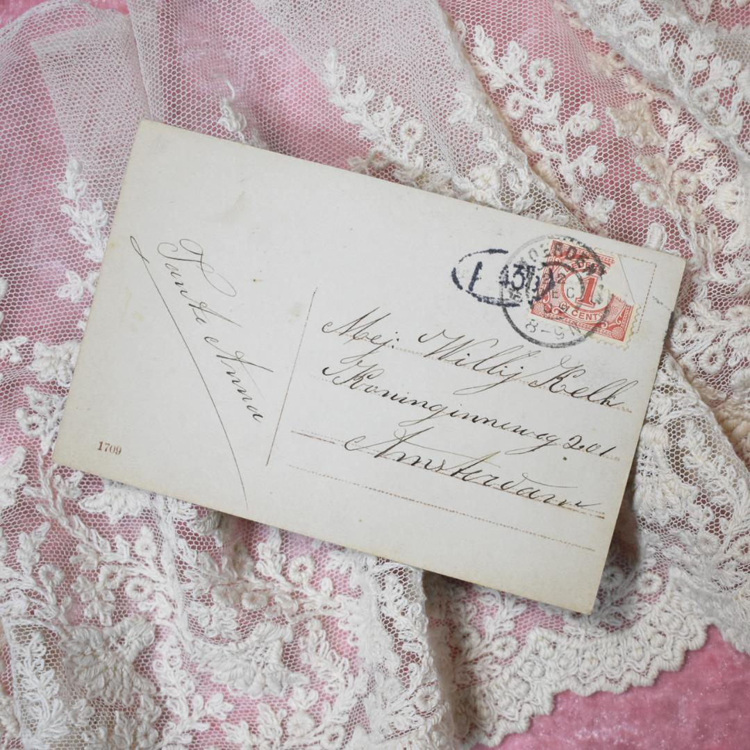 *アンティークポストカード　クリスマスにピアノを奏でる少女とママ