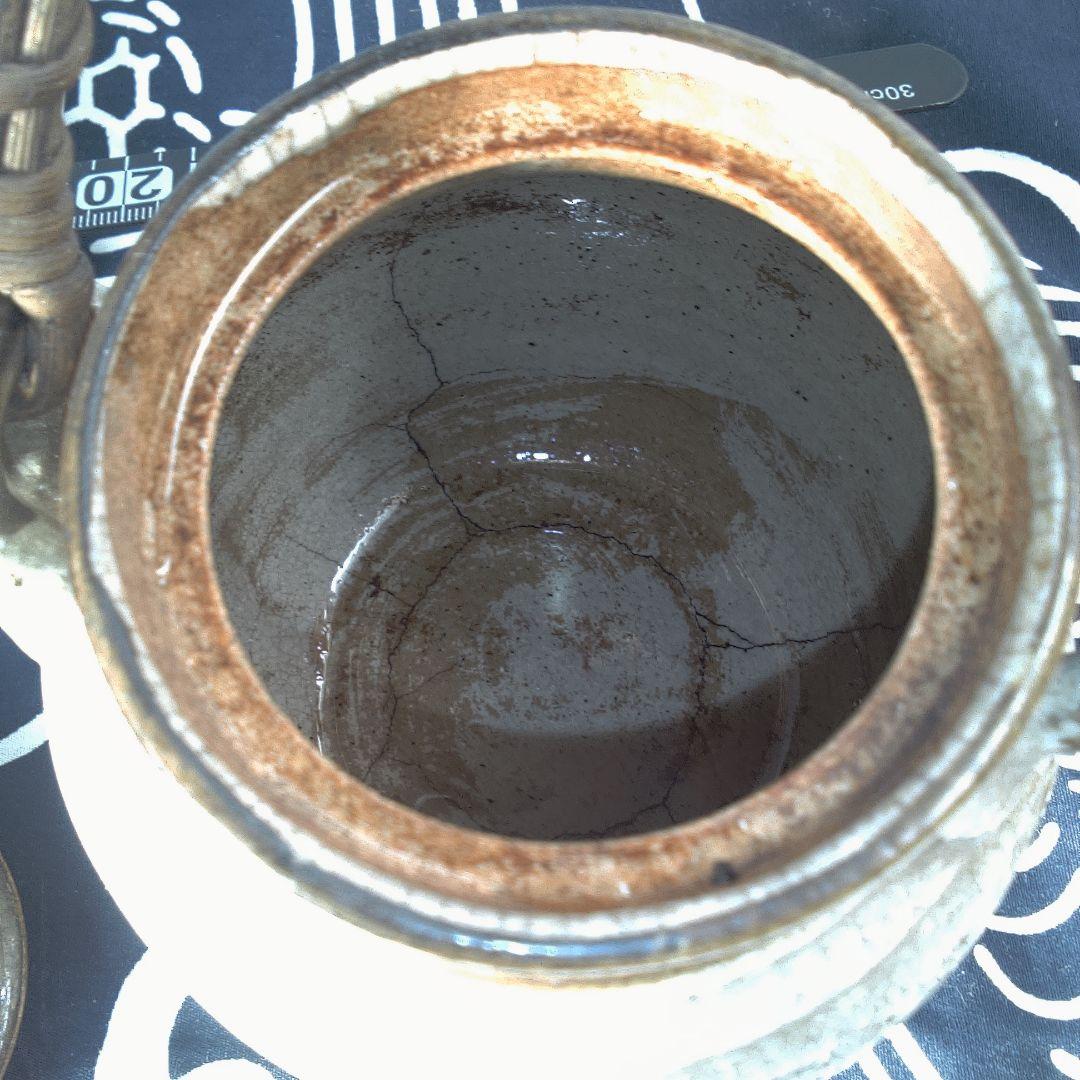 骨董２手作り陶器急須 籐ハンドル付き 水漏れあります