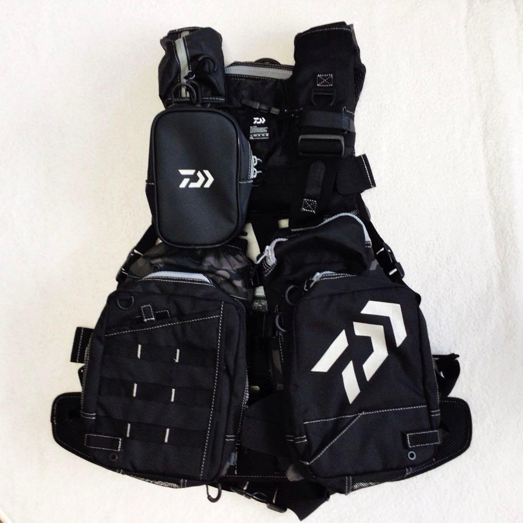 [ほぼ未使用・美品]ダイワ ベンチクールゲームベストIV DF-6109