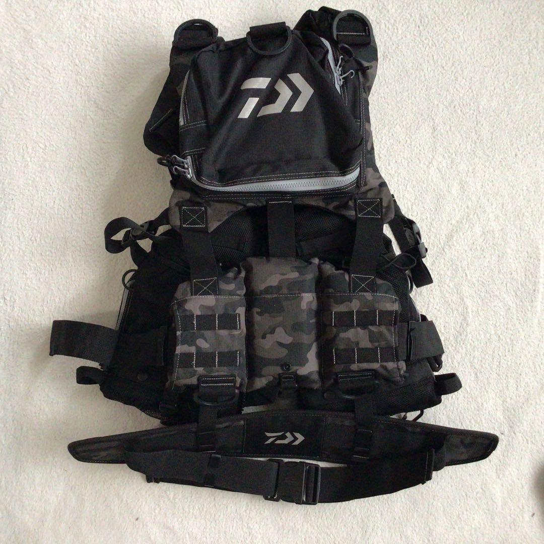 [ほぼ未使用・美品]ダイワ ベンチクールゲームベストIV DF-6109