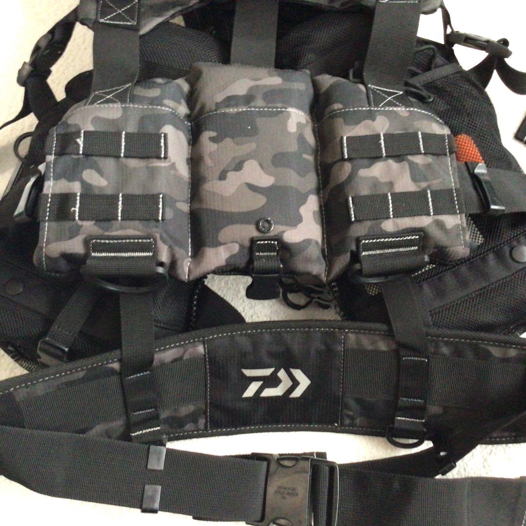 [ほぼ未使用・美品]ダイワ ベンチクールゲームベストIV DF-6109