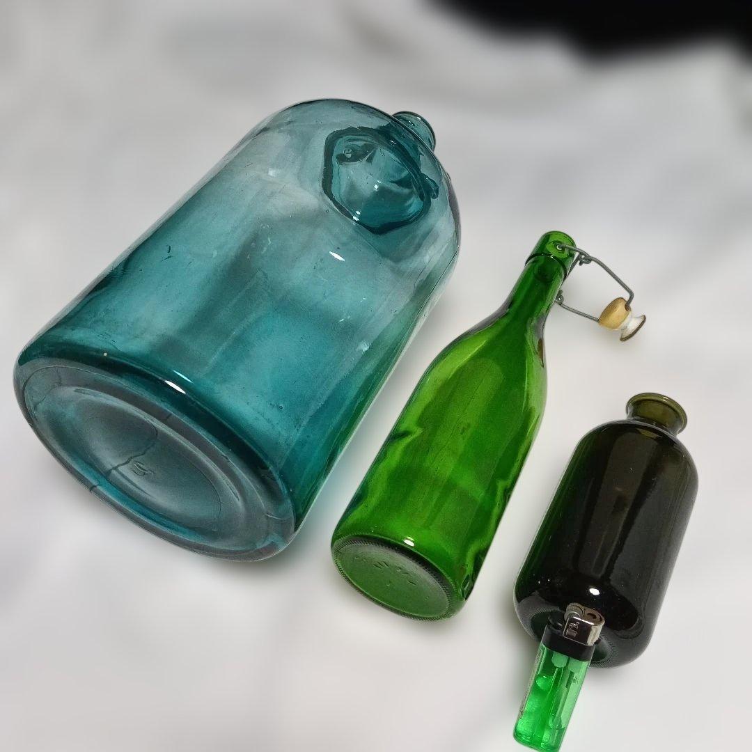 141...ガラス瓶セット 青・緑・黒 3種類 いずれの古瓶は絵画のモチーフ使用