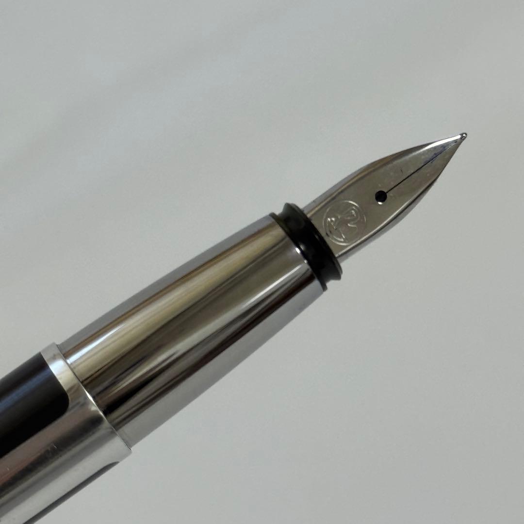 Pelikan Pura P40 ブラック シルバー 万年筆 細字 インク 青