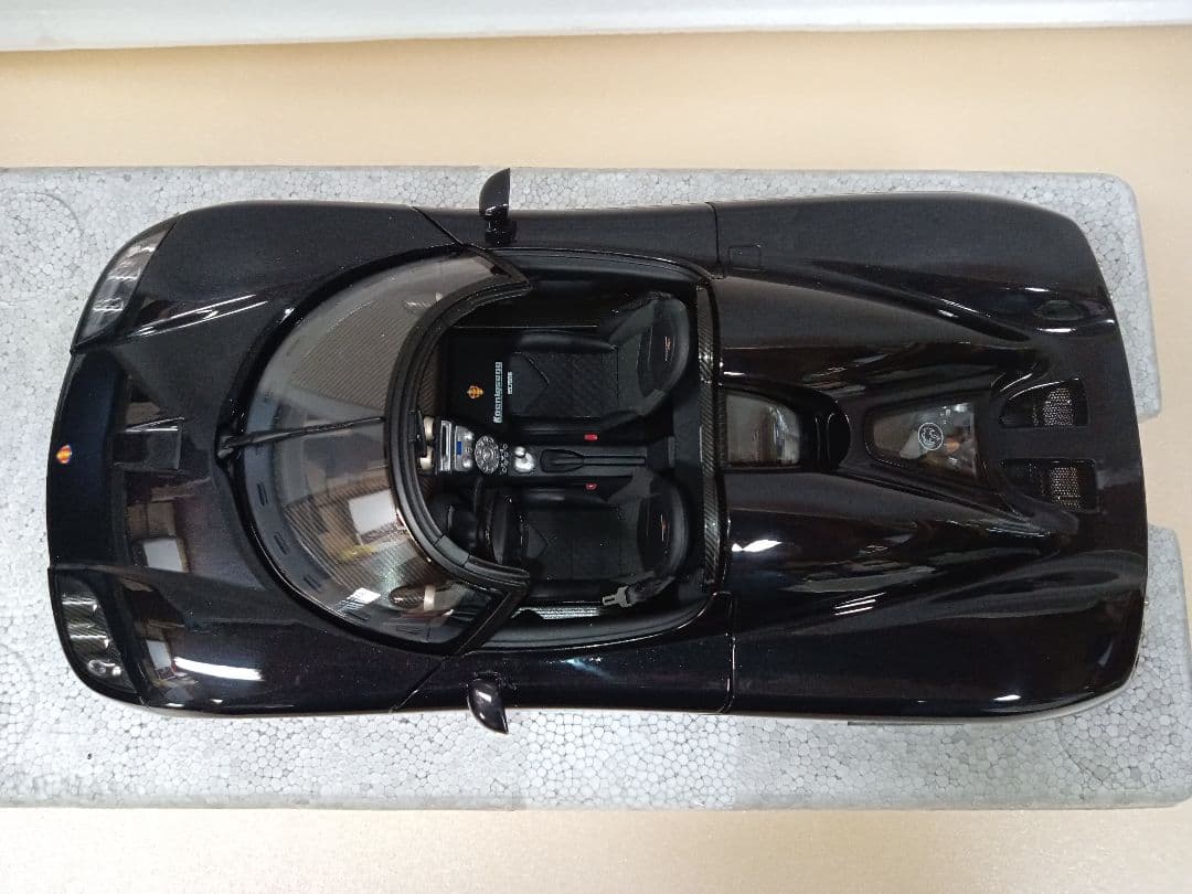 オートアート 1/18 ケーニグセグCCX 黒 ミニカー