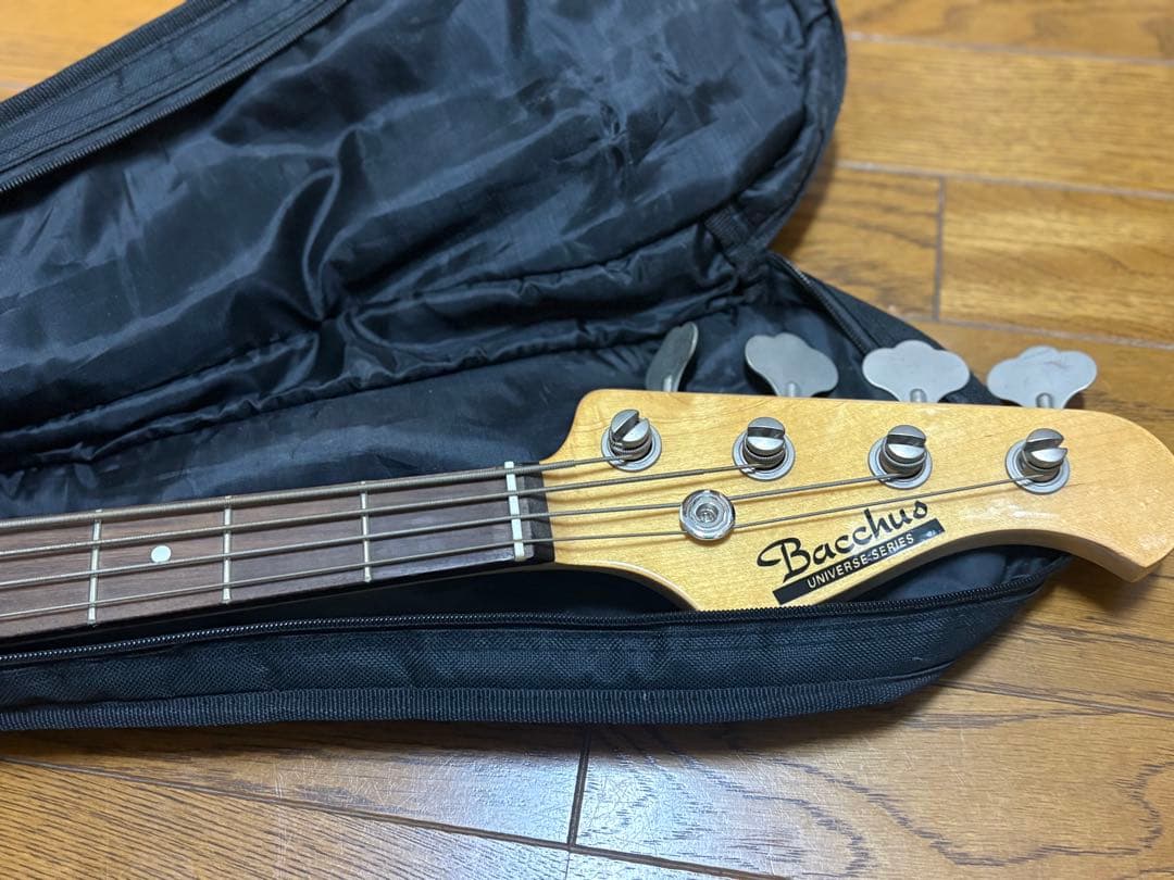 エレキベース Bacchus 4弦