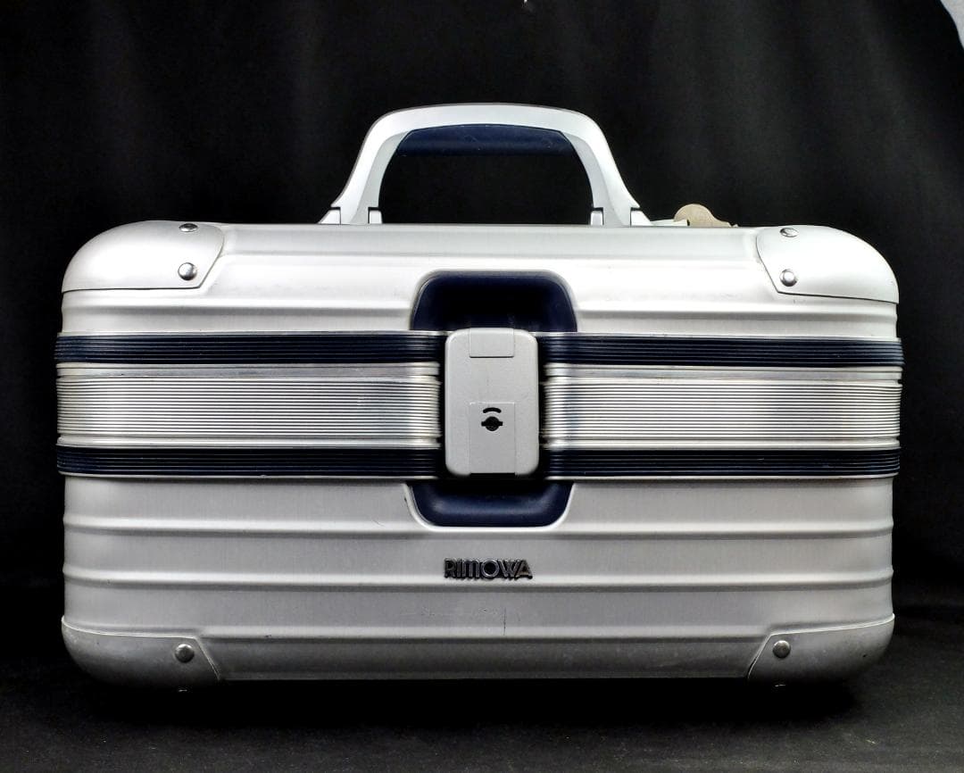 リモワ 924.38『シルバーインテグラル』ビューティーケース19L 鍵付