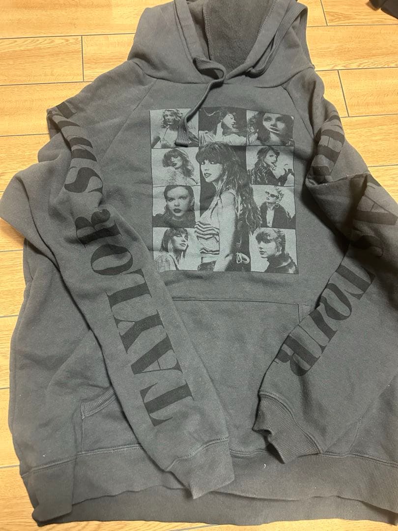 Taylor Swift パーカー　白　黒　セット売り