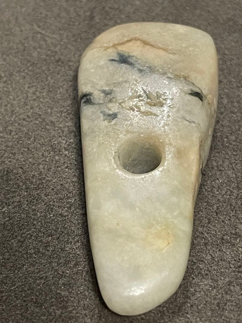 縄文時代　糸魚川翡翠大珠　出土品