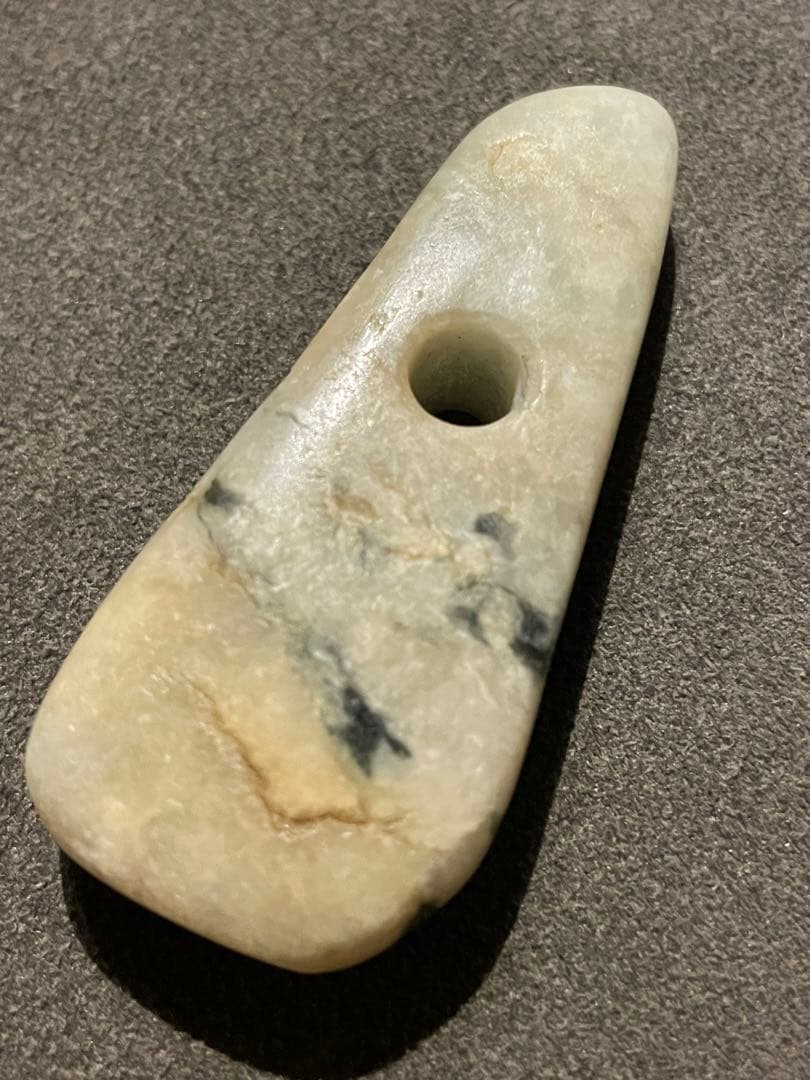 縄文時代　糸魚川翡翠大珠　出土品