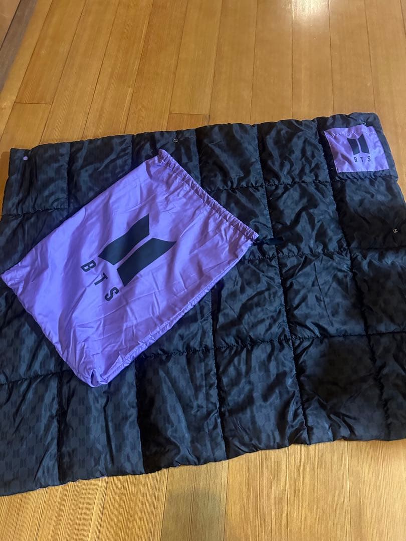 BTS キルティングブランケット 収納袋付き