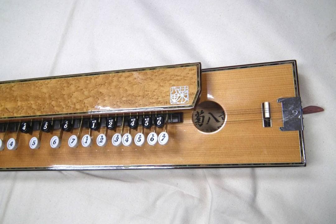 定価が10万近くの大正琴