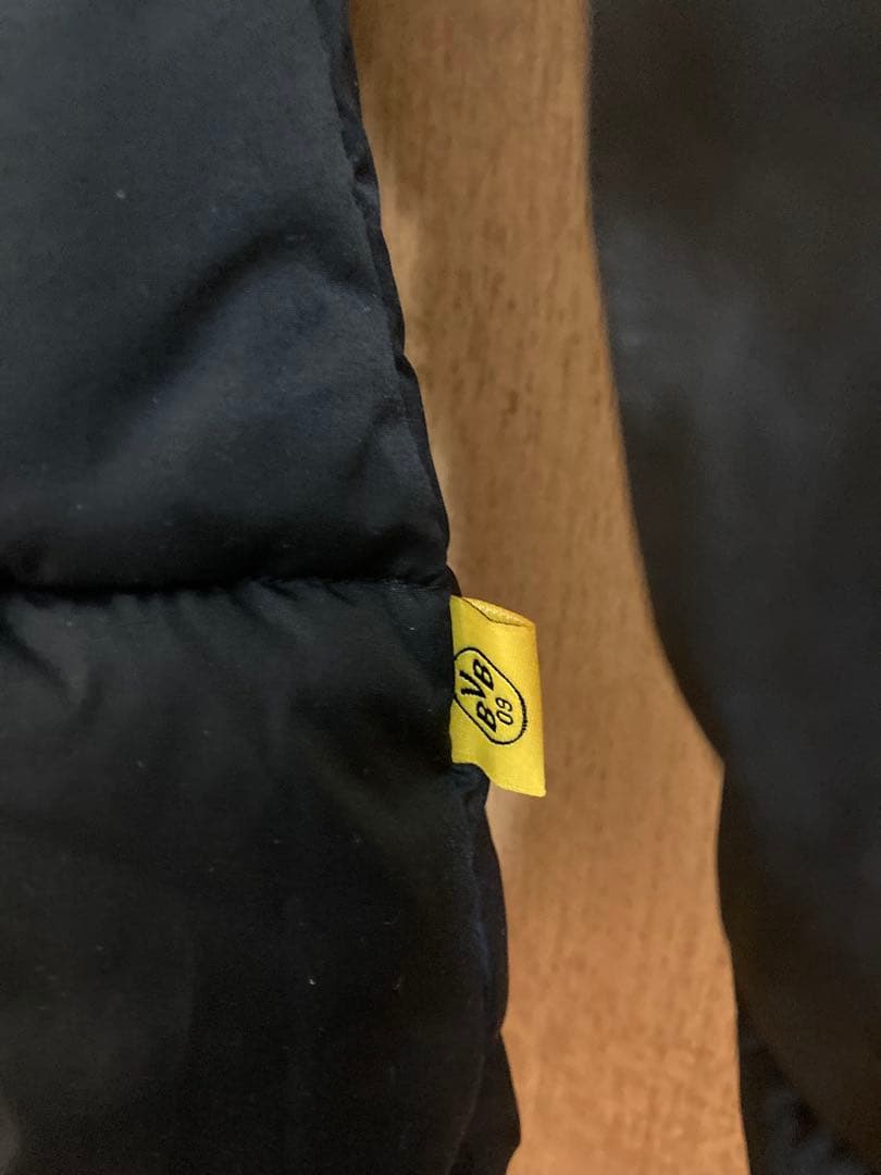 送料無料　ボルシアドルトムント　中綿ジャケット　mサイズ