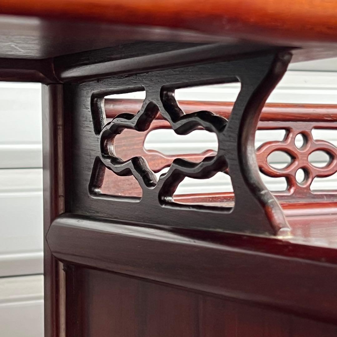 高級材・花梨（カリン）製】 美しい彫刻の和風茶棚・飾り棚　1947年製