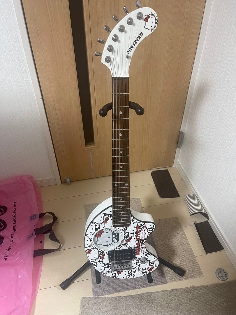 ハローキティ エレキギター　FERNANDES アンプ内蔵 ZO-3 ゾウサン