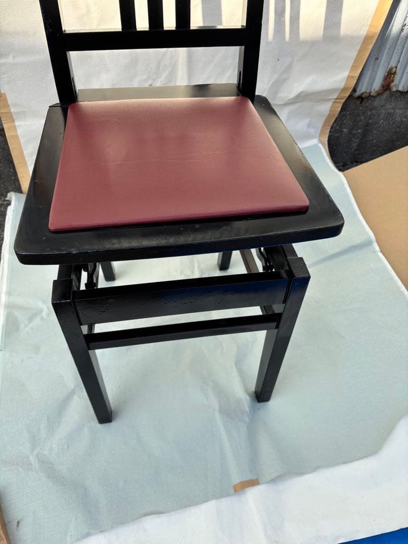 YAMAHA 背もたれ付ピアノ椅子　足部フェルト付き　座面新品比較的きれい