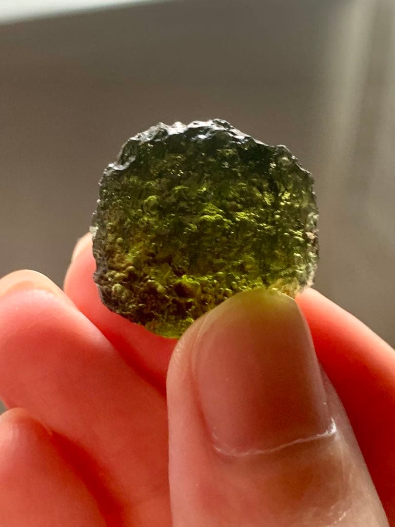 最強パワーストーンモルダバイト　テクタイト　隕石　ヒーリング鉱物標本　リビアン