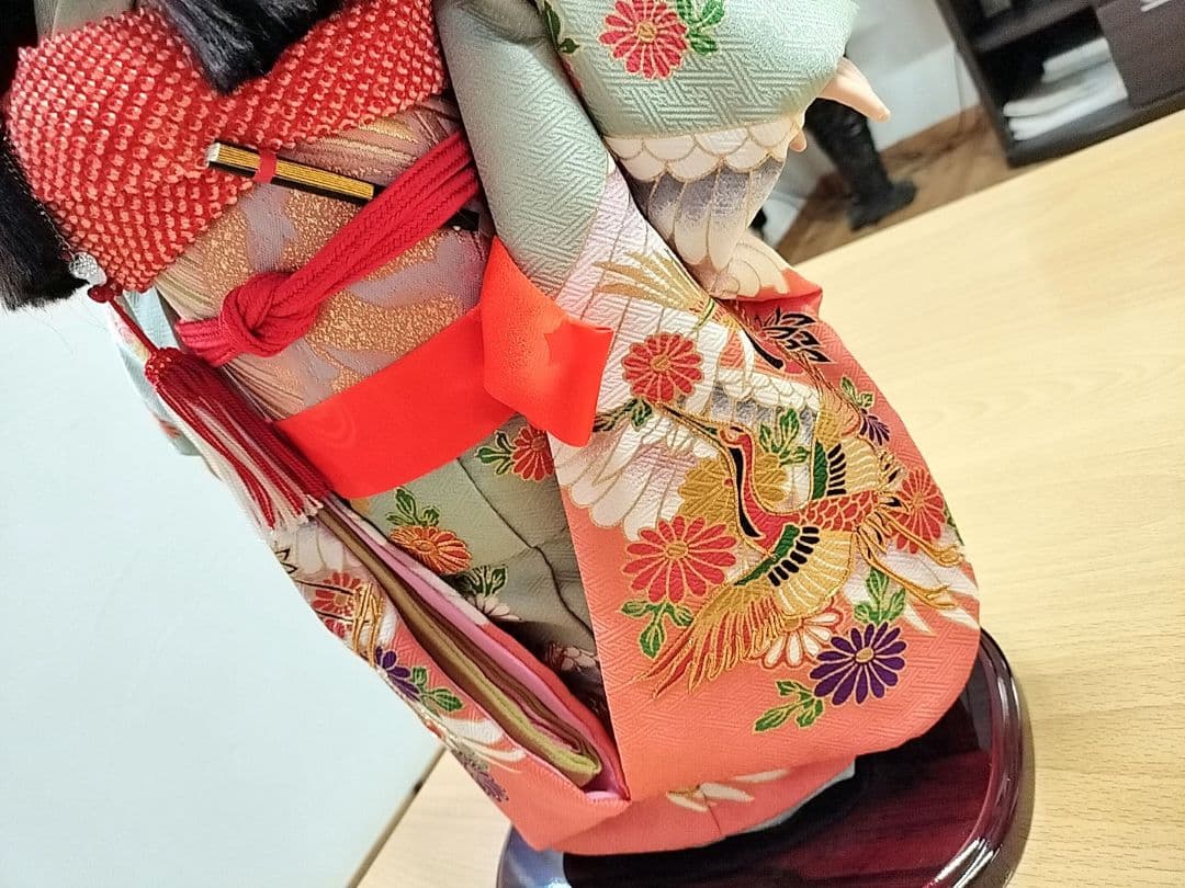 新品未使用。市松人形 綺麗な衣装綺麗な顔 栗毛編み込みリボン可愛い✨公司作