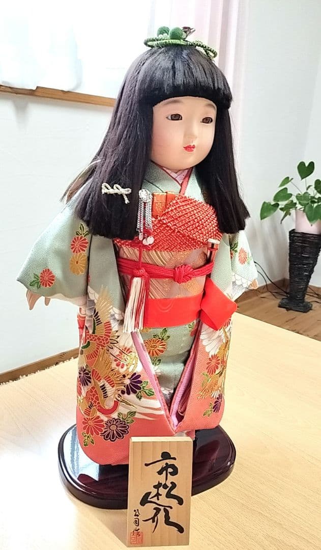 新品未使用。市松人形 綺麗な衣装綺麗な顔 栗毛編み込みリボン可愛い✨公司作