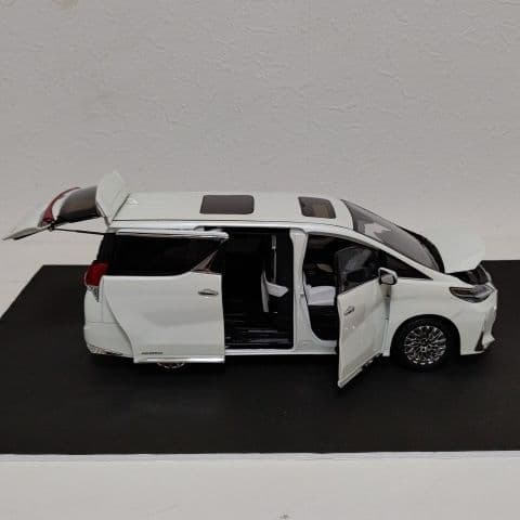 自動車 1/18 scale LEXUS LM 300h