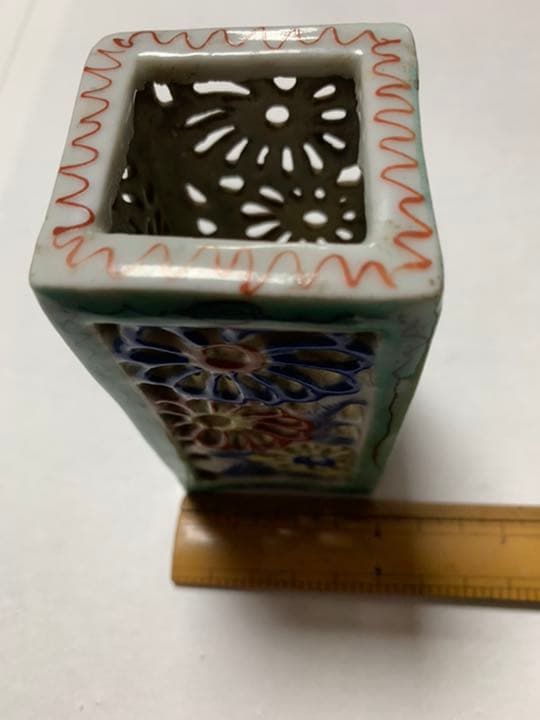 透かし意匠陶製置物