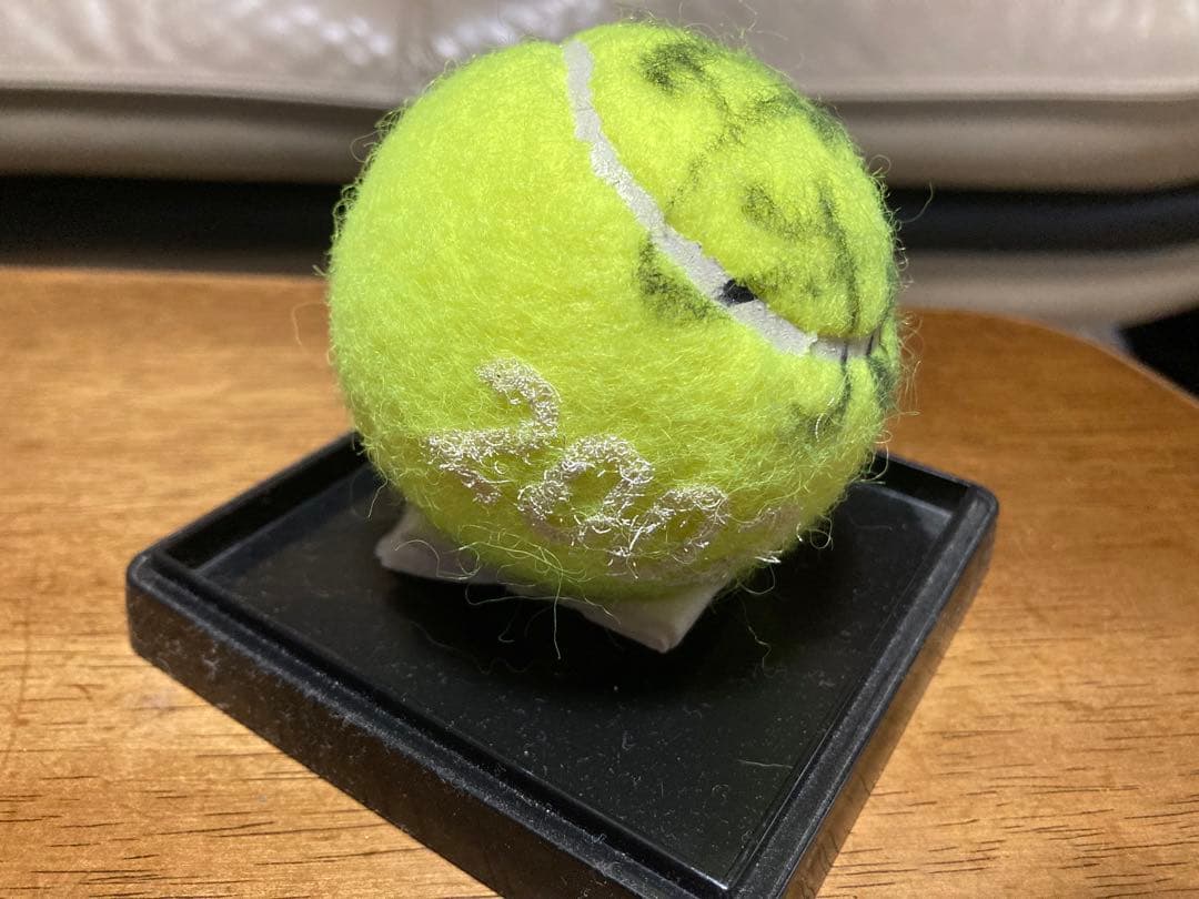 ロジャーフェデラー　直筆サイン入りボールRoger Federer signed