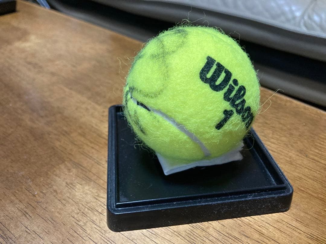 ロジャーフェデラー　直筆サイン入りボールRoger Federer signed