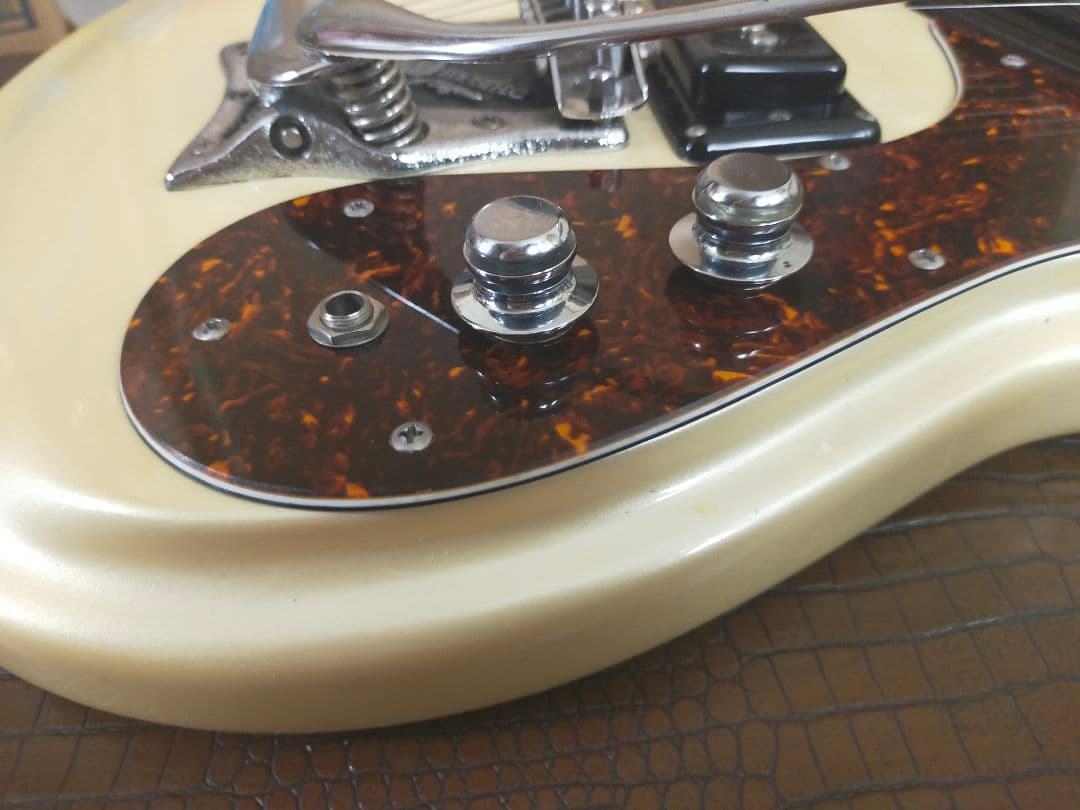 モズライトUSA-The Ventures　 　(セミモズレーサイン)入り