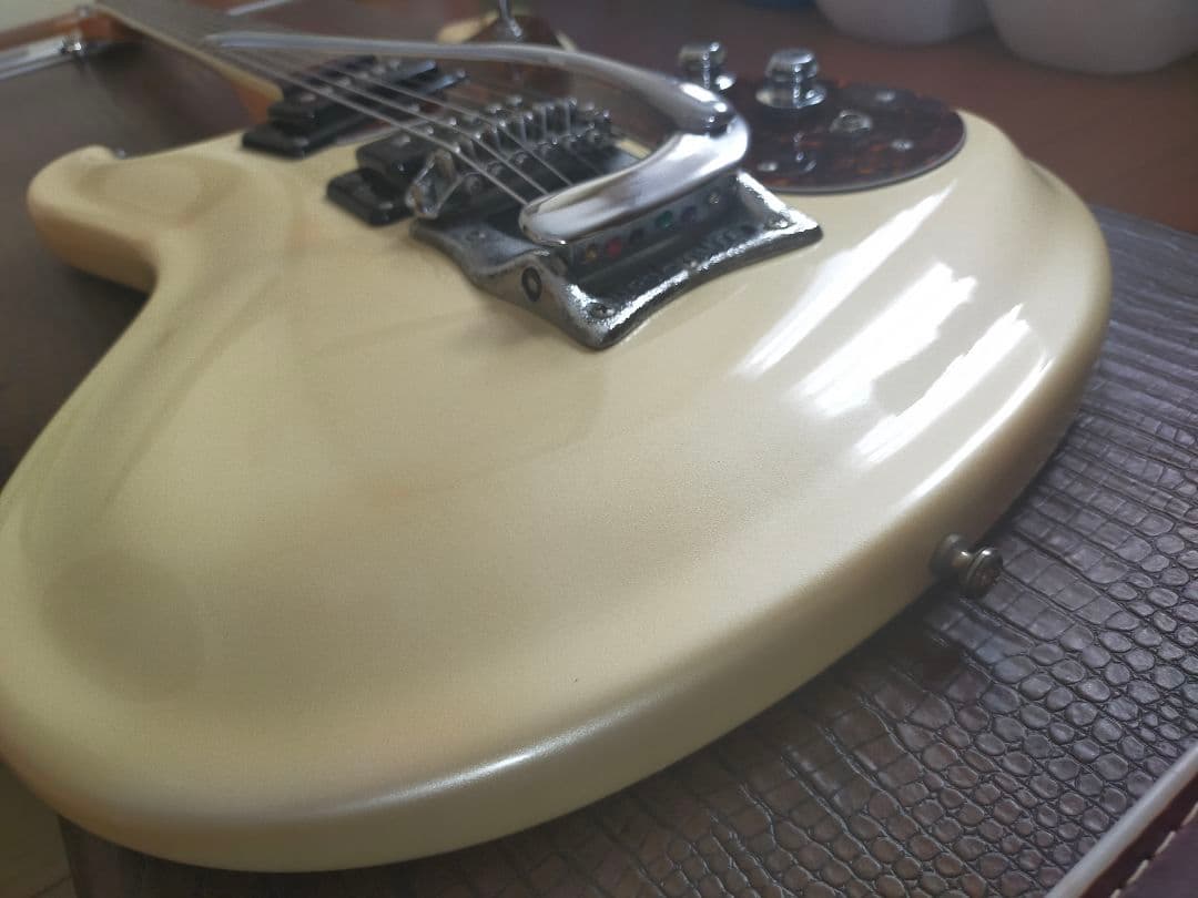 モズライトUSA-The Ventures　 　(セミモズレーサイン)入り