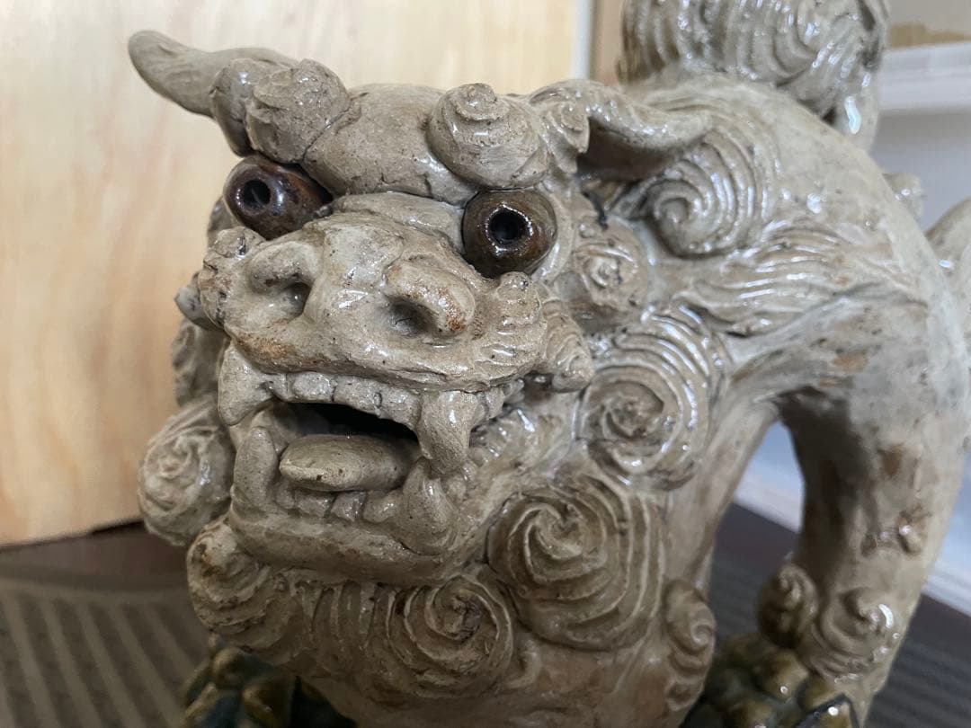 希少　島常賀　台付シーサー白土ペア　阿吽　壺屋焼　名工　沖縄