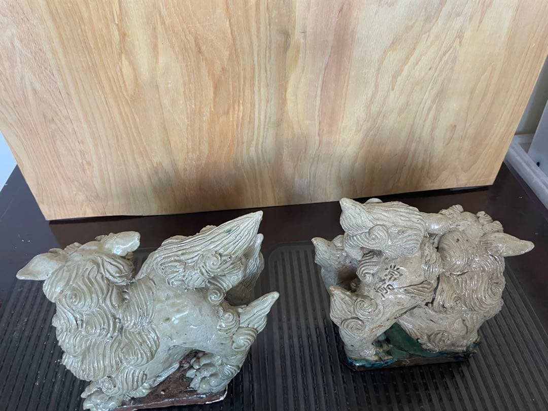 希少　島常賀　台付シーサー白土ペア　阿吽　壺屋焼　名工　沖縄