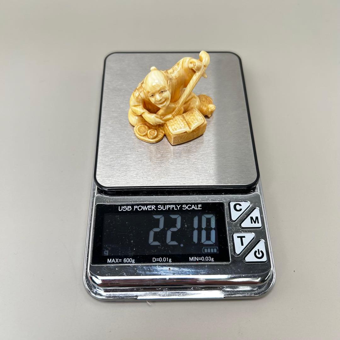 音楽を演奏する老人極上　根付　天然素材アンティーク骨董　飾り物古美術置物細密細工