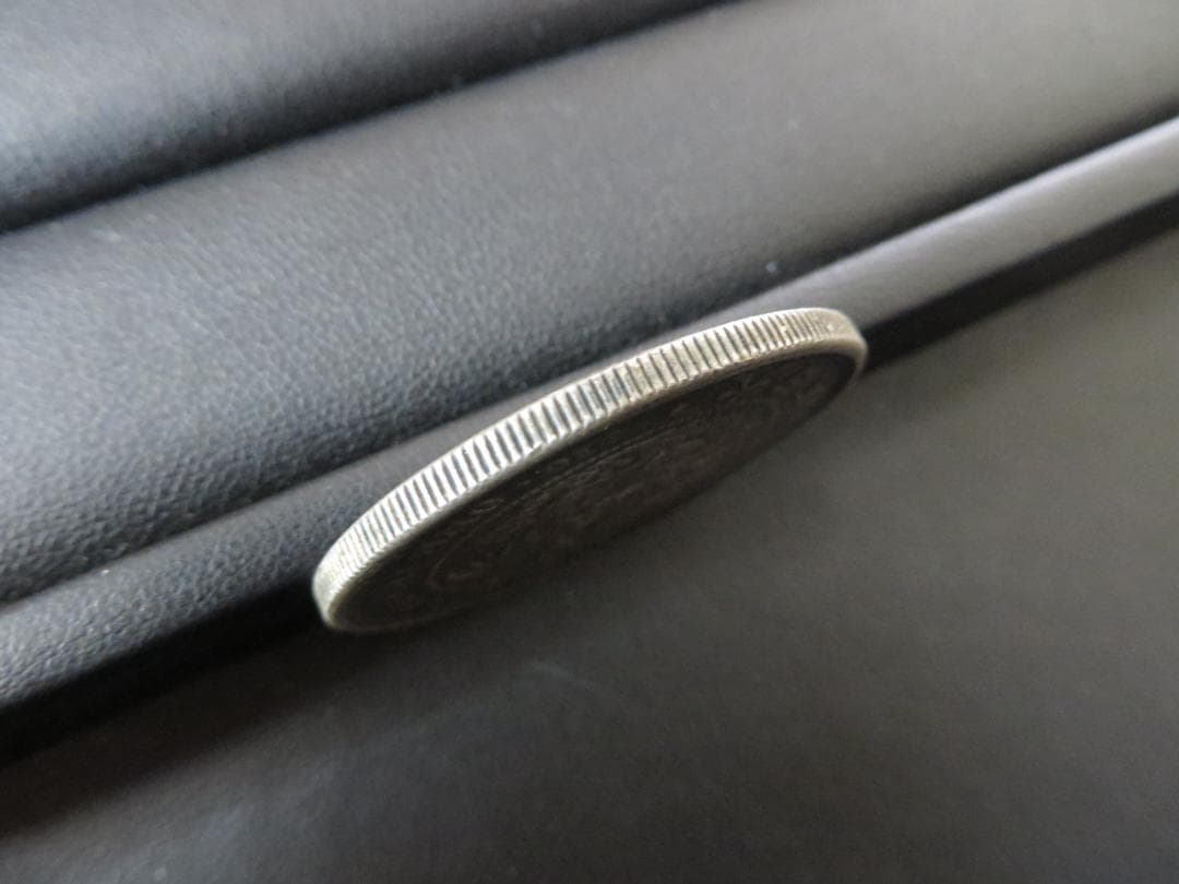 近代古銭　新一円銀貨（小型）　明治二十一年銘　26.8ｇ