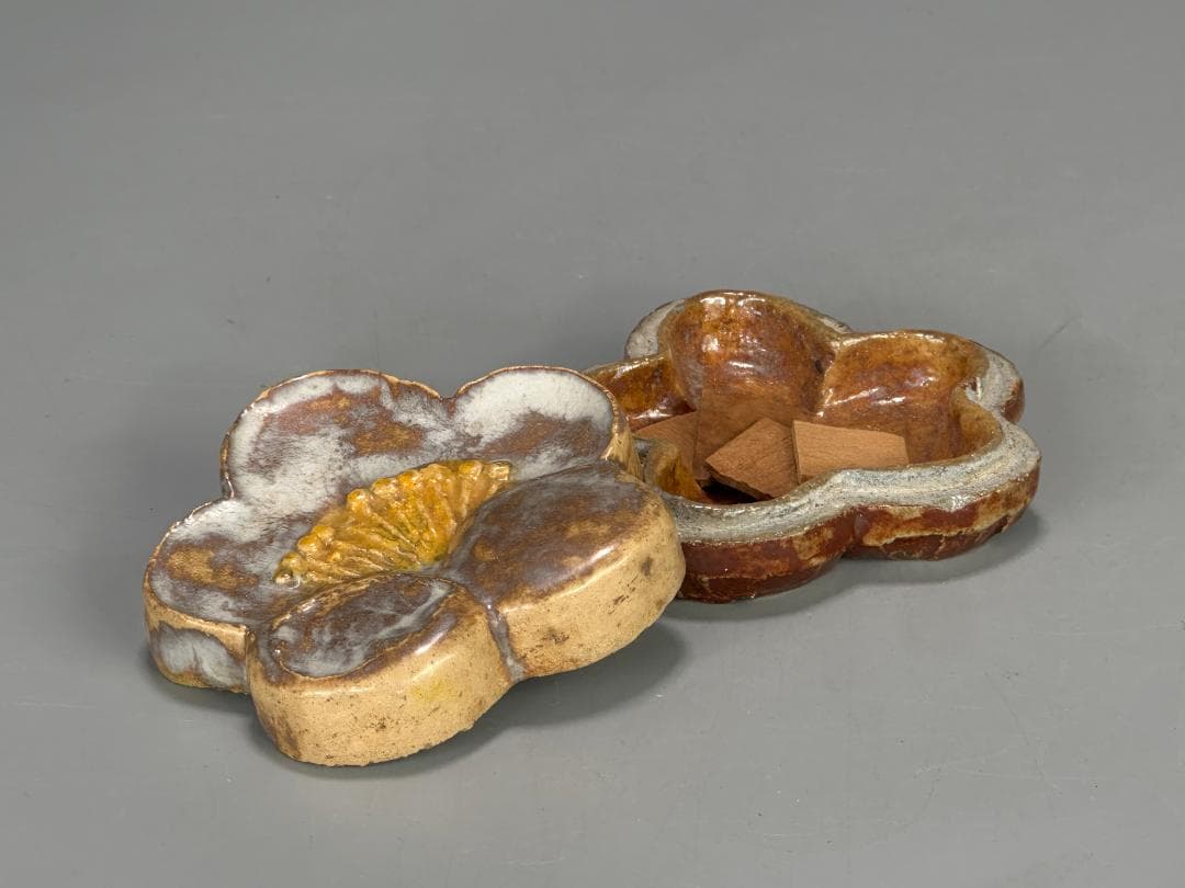 志野焼　香道具　梅形香合　蓋物