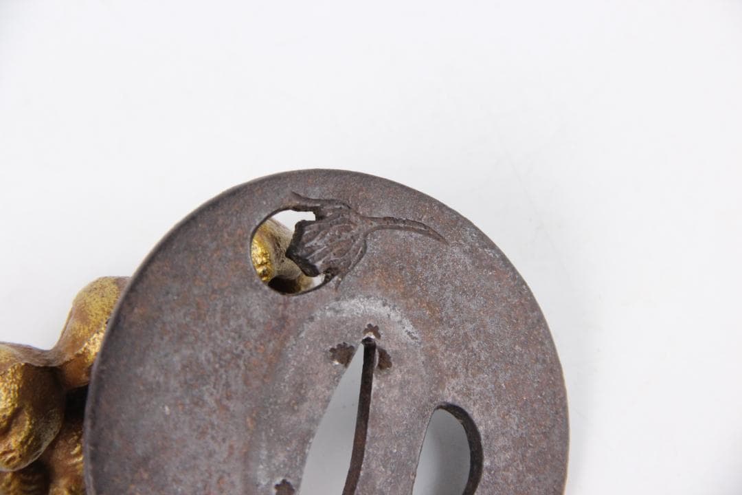 鉄地 刀鍔 武州住正義　銘　鍔　 /武具/刀装具　EU11-17